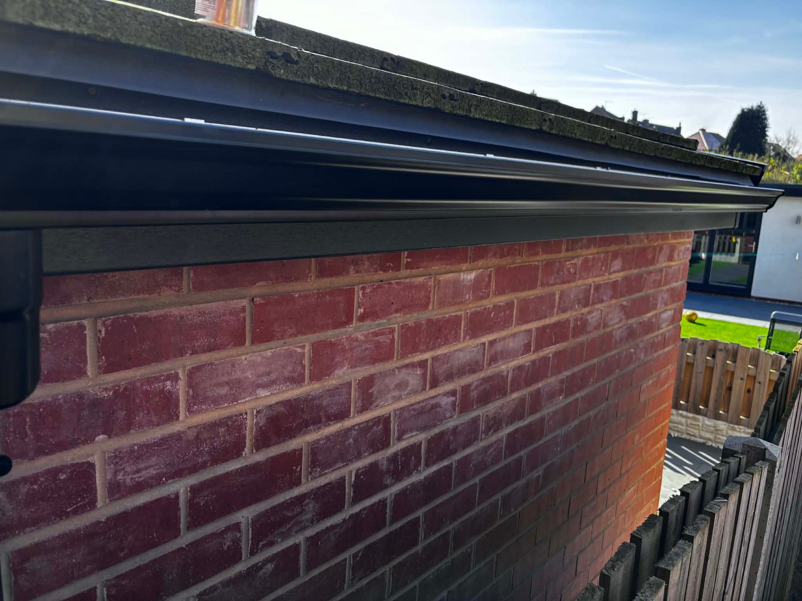 Seamless aluminium gutter fitted neatly to property