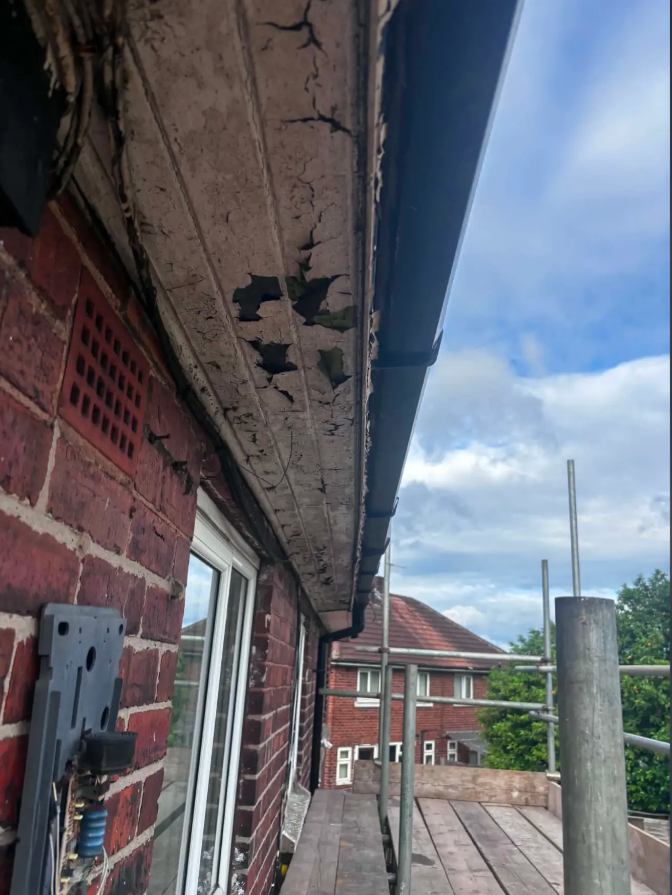 Cracked and peeling roofline before fascia and soffit replacement